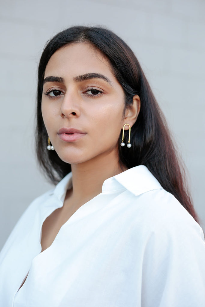 Mini Arch w/Stone Earrings P - Brass w/Mother of Pearl